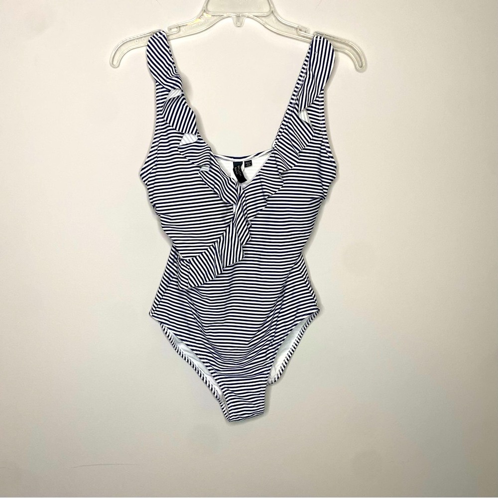 Nip Tuck Swimsuit Sz 6 One piece Preppy Stripes Tummy Control Classic Old Money
